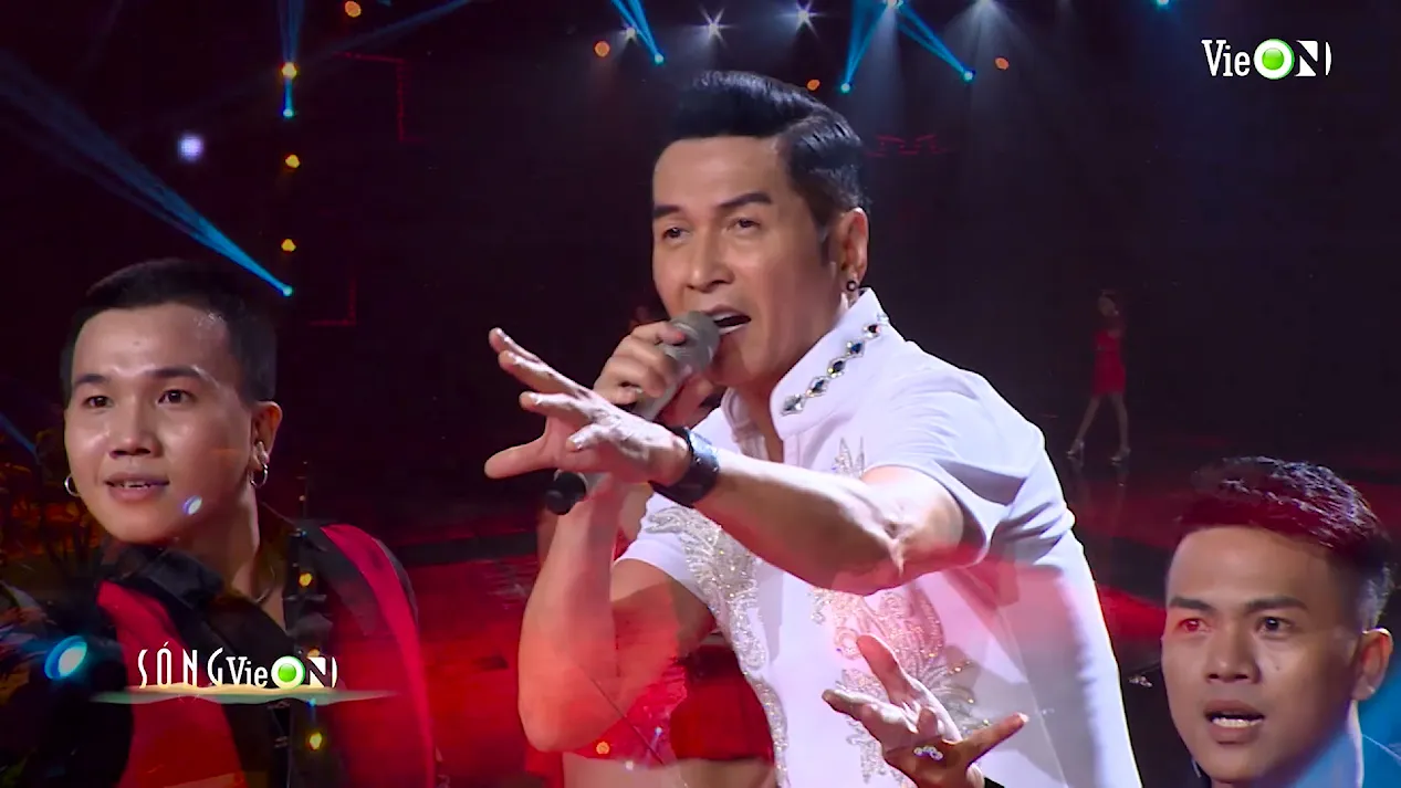 Nguyễn Hưng khiến cả hội trường Sóng VieON không thể ngồi yên với hit Khổ Vì Yêu Nàng