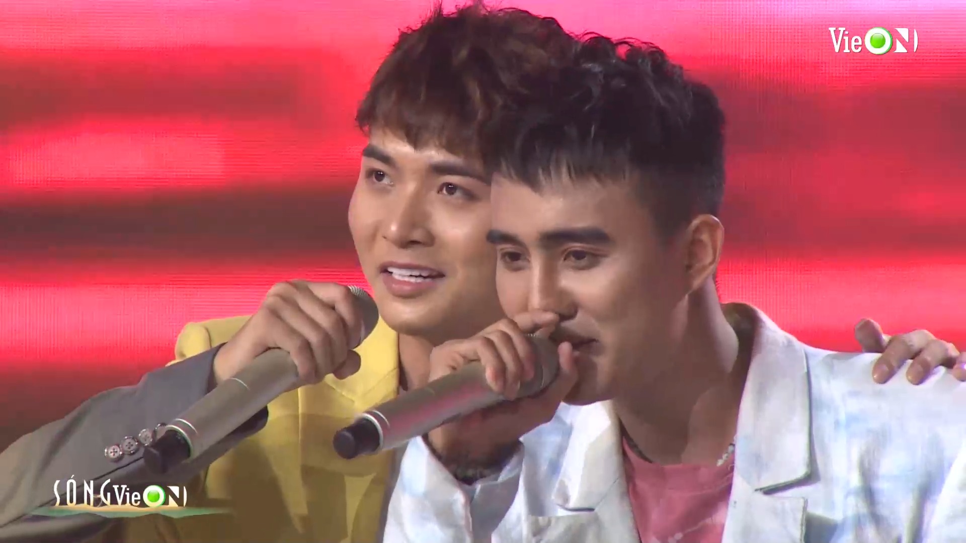 Anh Thanh Niên Huy R song ca cùng Bánh Mì Không Đạt G cực dí dỏm trên ...